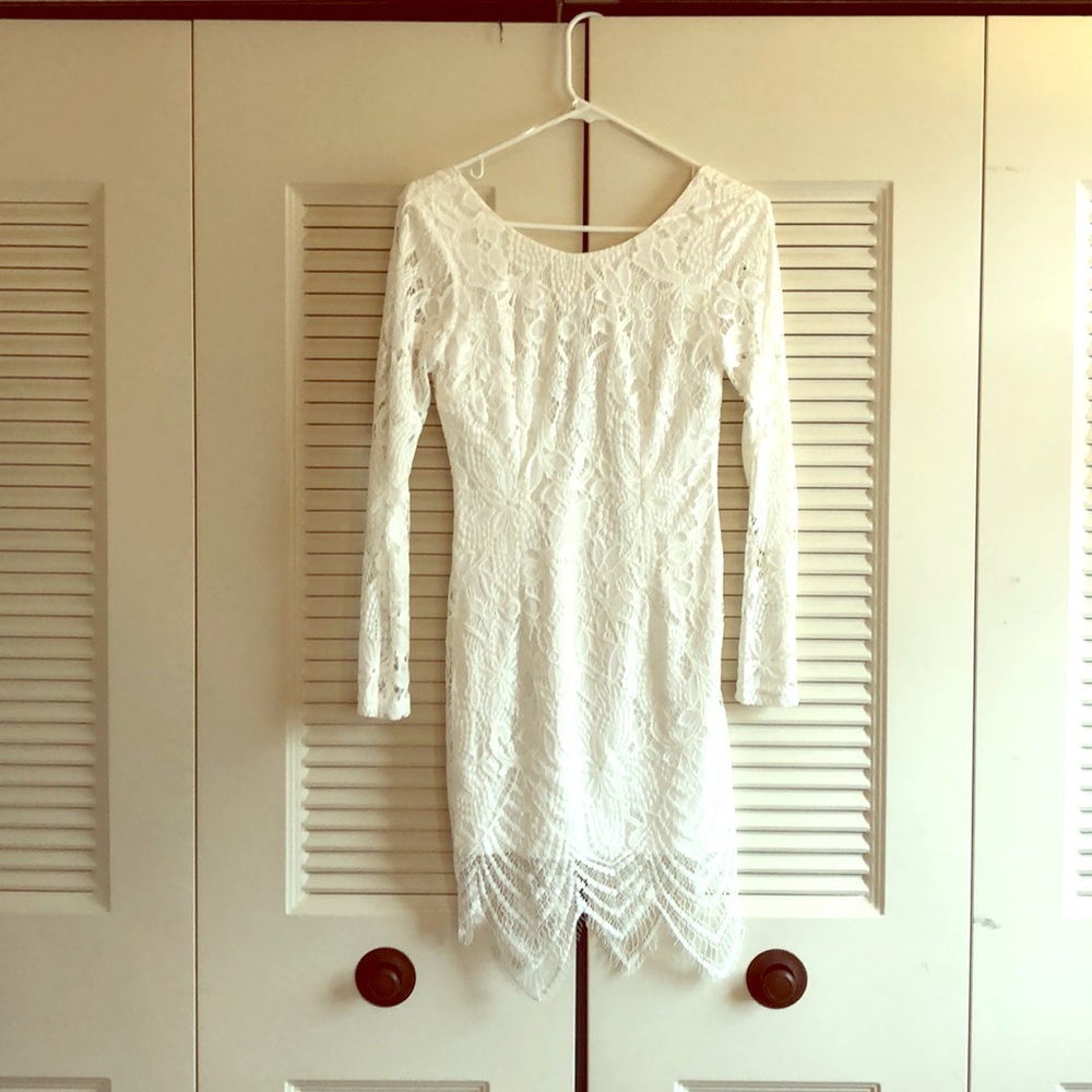 White longsleeve/scoop back/lace knee length dress